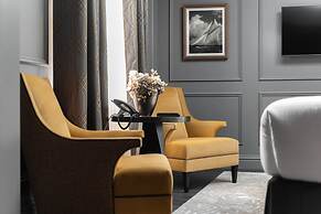 No.4 Carlton Hotel