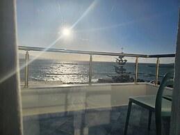 1bed Beachfront With Seaview Balcony - 5mintobeach