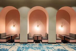 Renaissance Porto Lapa Hotel