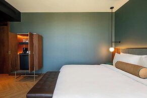 Renaissance Porto Lapa Hotel