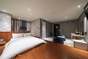 KAYLA HOTEL