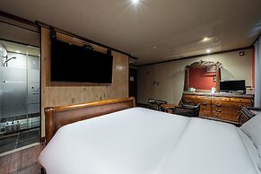 KAYLA HOTEL
