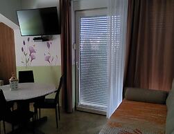 Captivating Apartment 15 Sleeps 4 Guests