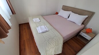 Captivating Apartment 15 Sleeps 4 Guests