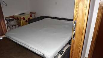 Cozy Apartment 16 With Double bed Sleeper Couch
