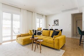 Spectacular 3BR Apartment in Pangrati
