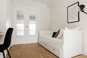 Spectacular 3BR Apartment in Pangrati
