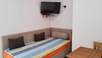 Appealing Apartment 8 Sleeps 3 Guests