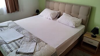 Appealing Apartment 8 Sleeps 3 Guests