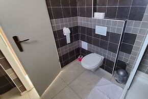 Appealing Apartment 8 Sleeps 3 Guests