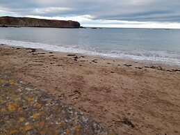 Charming Eyemouth 1-bed Apt, Sleeps 2 Near Beach