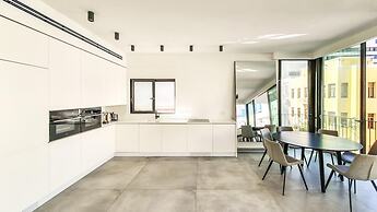 Yavne Brillant in Tel Aviv-yafo