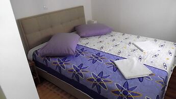 Apartment 5 Double Bed & Bidet Sleeps 2 Guests