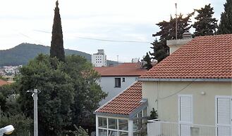 Apartment 5 Double Bed & Bidet Sleeps 2 Guests