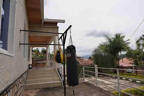 House - Sleeps 6 - Parking - Garden