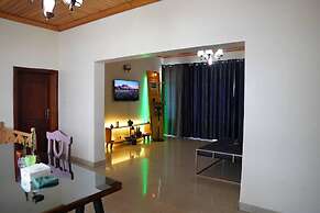 House - Sleeps 6 - Parking - Garden