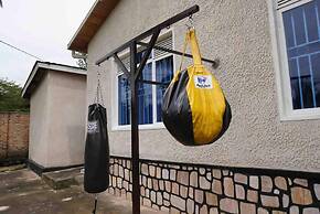House - Sleeps 6 - Parking - Garden