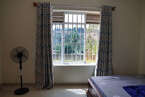 House - Sleeps 6 - Parking - Garden