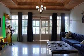 House - Sleeps 6 - Parking - Garden