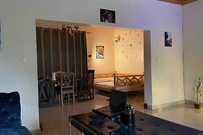 House - Sleeps 6 - Parking - Garden