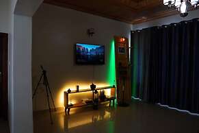 House - Sleeps 6 - Parking - Garden