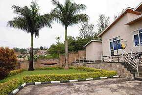 House - Sleeps 6 - Parking - Garden