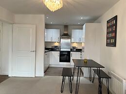 Mordern Retro 2 Bedroom Apartment