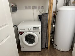 Mordern Retro 2 Bedroom Apartment