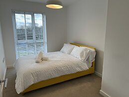 Mordern Retro 2 Bedroom Apartment