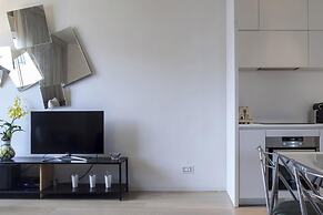Melchett Plume in Tel Aviv-yafo