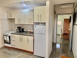 1 Bed Apartment Sleeps 2 - Pool, Parking, Wifi
