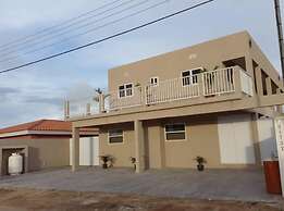 1 Bed Apartment Sleeps 2 - Pool, Parking, Wifi