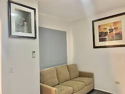 1 Bed Apartment Sleeps 2 - Pool, Parking, Wifi