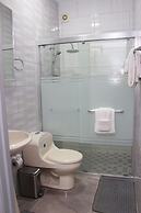 1 Bed Apartment Sleeps 2 - Pool, Parking, Wifi