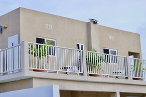 1 Bed Apartment Sleeps 2 - Pool, Parking, Wifi