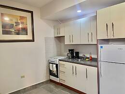 1 Bed Apartment Sleeps 2 - Pool, Parking, Wifi