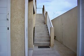 1 Bed Apartment Sleeps 2 - Pool, Parking, Wifi