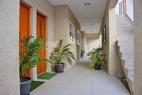 1 Bed Apartment Sleeps 2 - Pool, Parking, Wifi