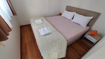 Apartment 11 Sleeps 4 Guests