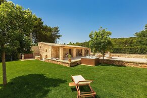 2474 Villa Vanda