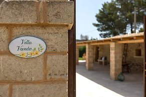 2474 Villa Vanda