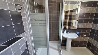 Inviting Apartment 7 Sleeps 4 Guests