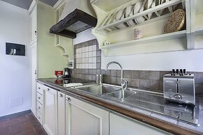 Oltrarno Modern Apartment in Florence