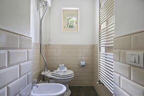 Oltrarno Modern Apartment in Florence
