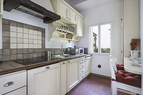Oltrarno Modern Apartment in Florence