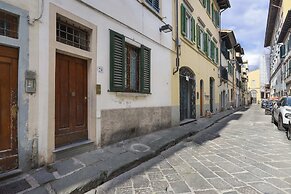 Oltrarno Modern Apartment in Florence