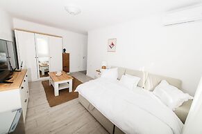 EVRA APARTMENTS