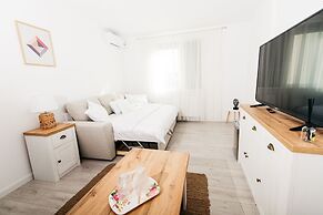 EVRA APARTMENTS