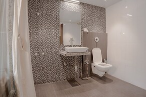 KJSP SEASONS HOTEL