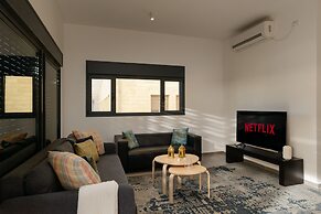 New & Bright 2BR with Balcony near Beach